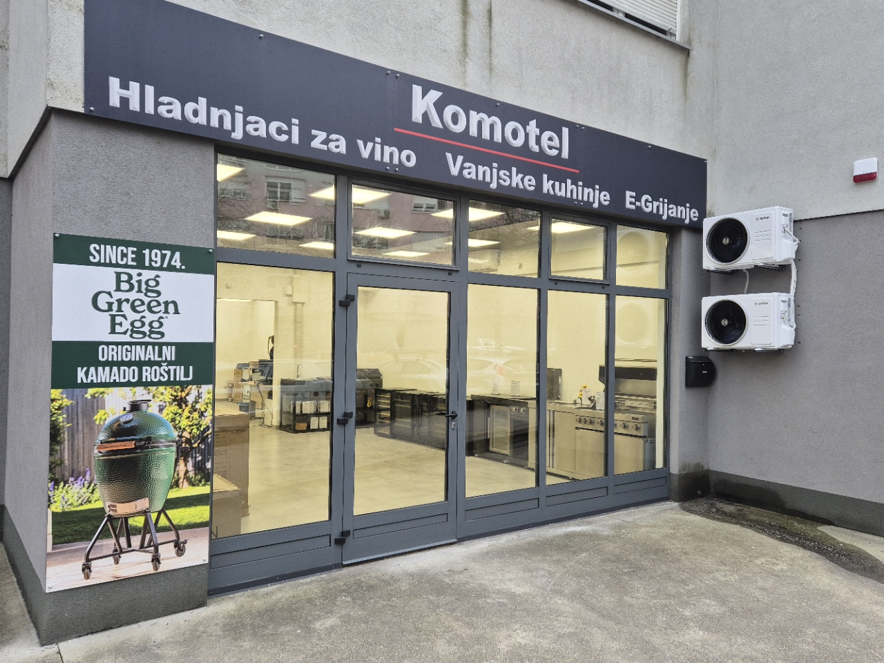 Komotel prodajni salon